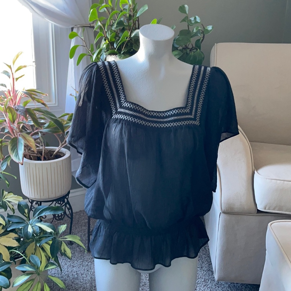 5/$25 Juniors Mudd brand short sleeved sheer blouse